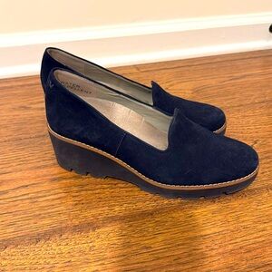 Vionic Navy Women’s Shoe